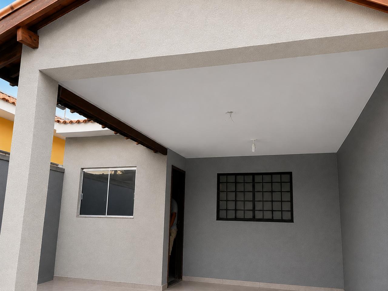 Área externa reformada com paredes e teto acabados