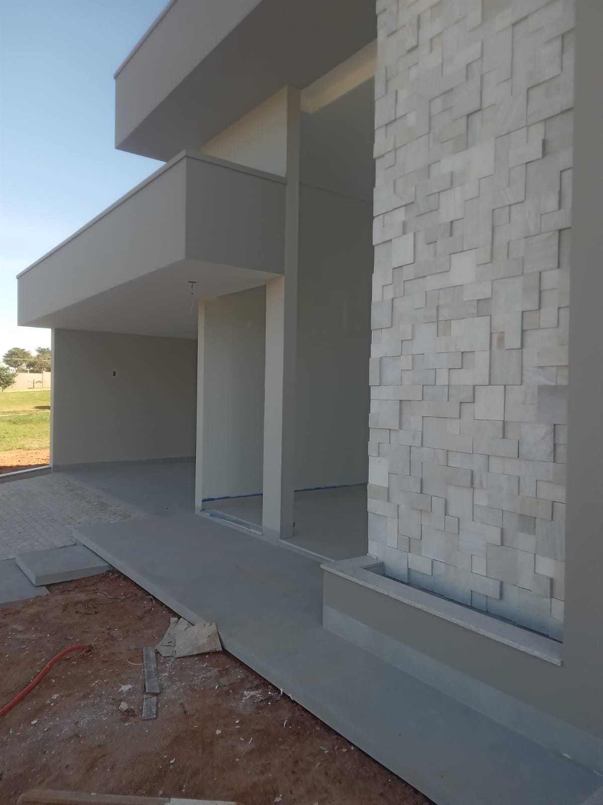 Fachada com revestimento em pedra